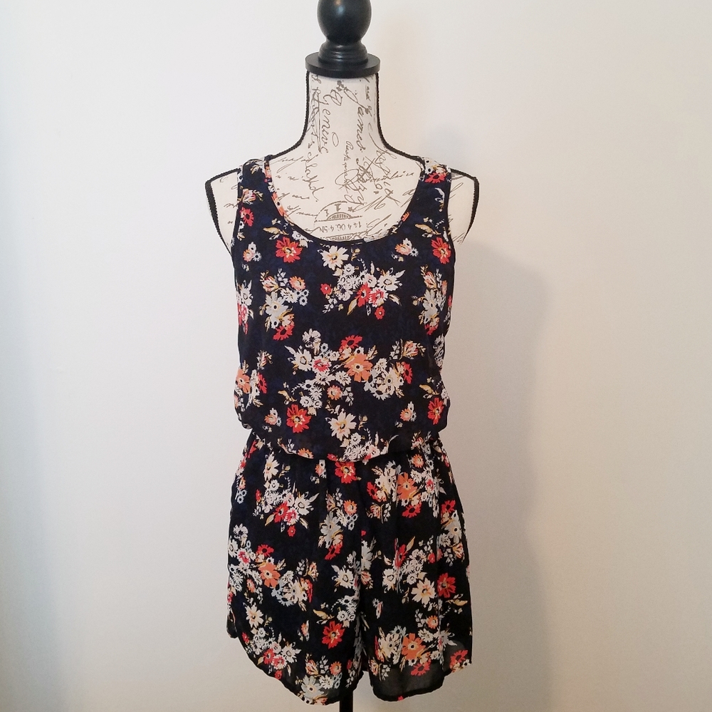 Xhilaration floral romper size small